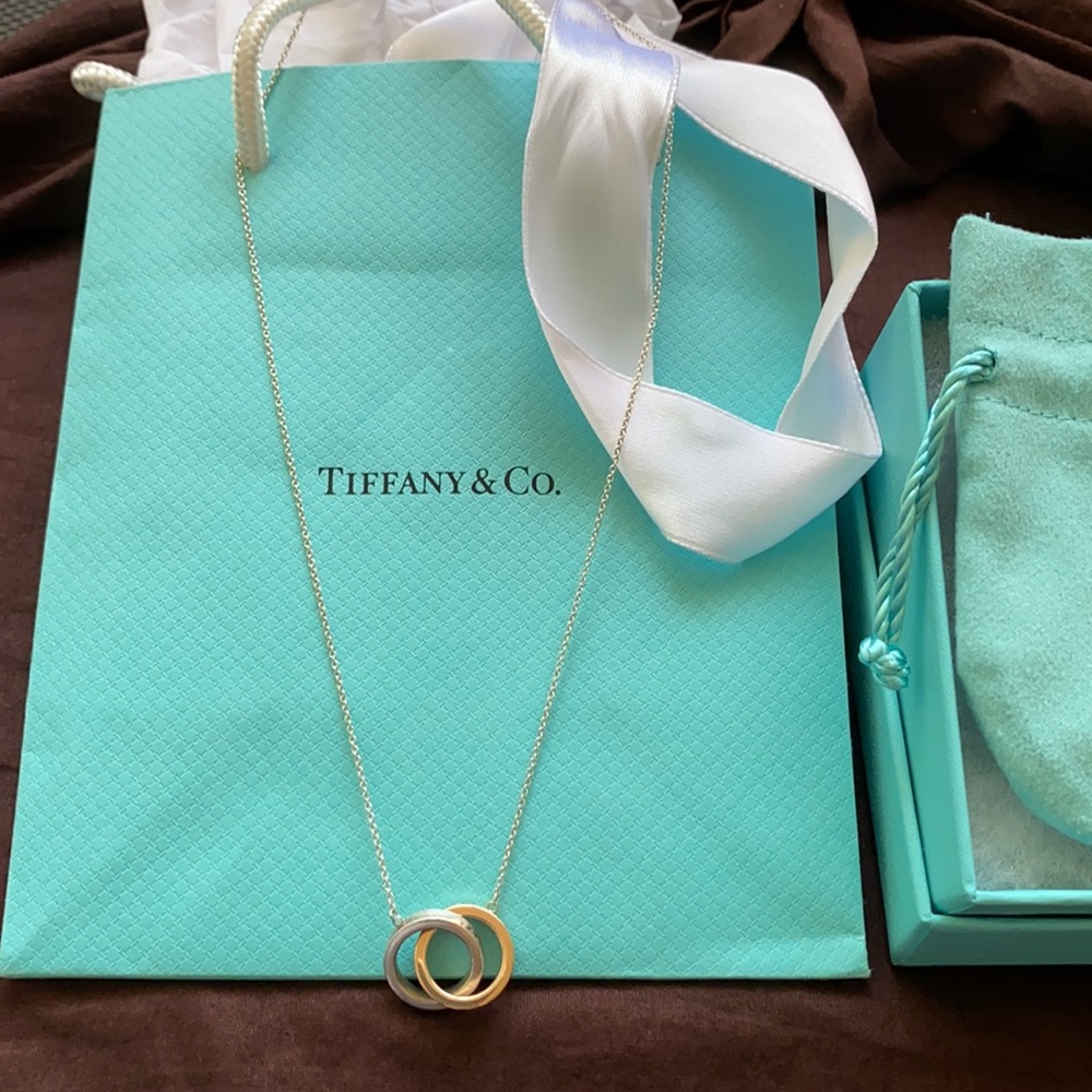 Tiffany&Co Interlocking Circles Pendant Necklace 
in Silver and Rubedo® Metal